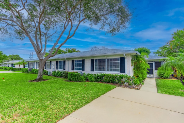 single story home featuring a front yard