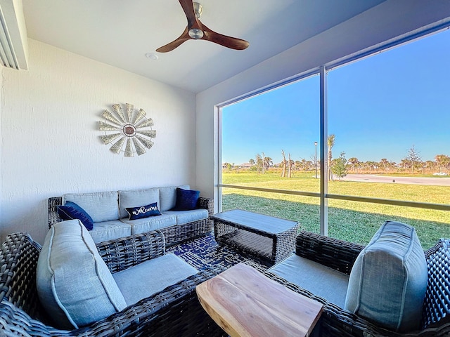 sunroom with ceiling fan