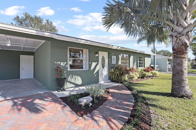 view of front facade featuring a front yard