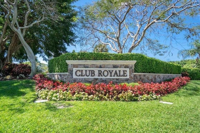 community / neighborhood sign featuring a lawn