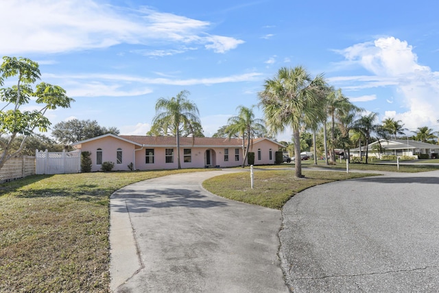 single story home with a front yard