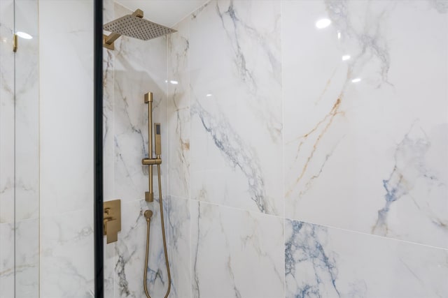 interior details with a tile shower