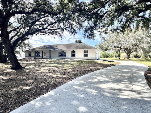 view of front of property