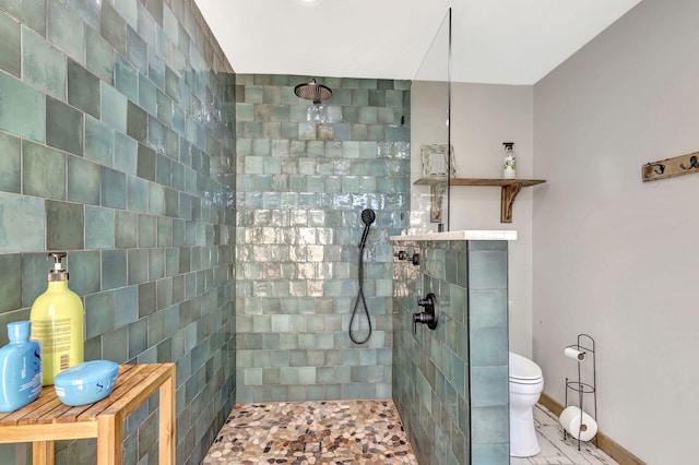 bathroom with toilet and a tile shower