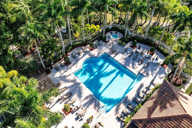 view of swimming pool