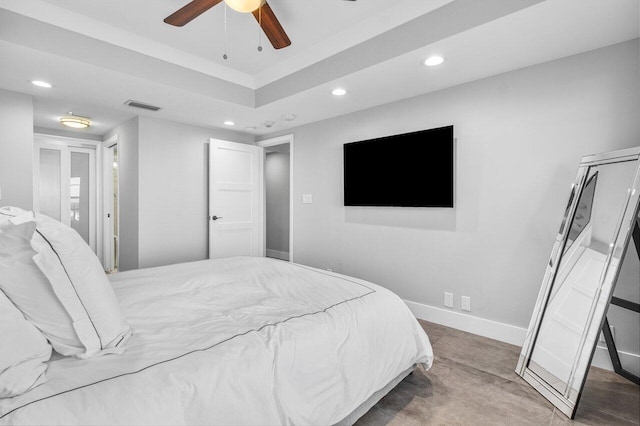 bedroom with ceiling fan