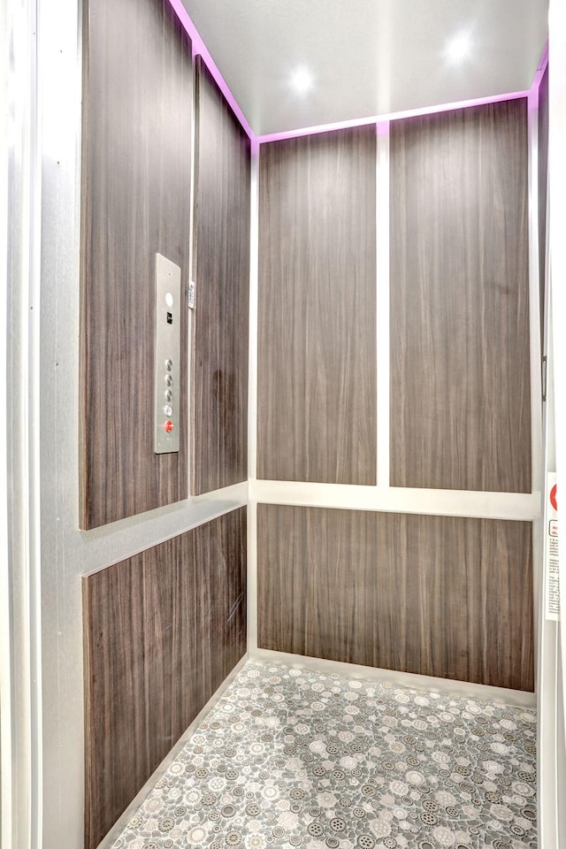 room details with elevator