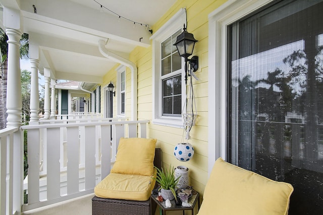 balcony featuring covered porch