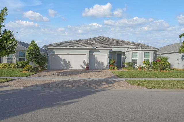 view of front of property featuring a front lawn and a garage