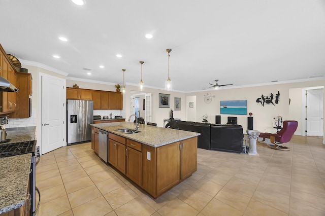 kitchen featuring appliances with stainless steel finishes, decorative light fixtures, sink, a kitchen island with sink, and ceiling fan