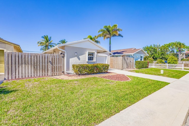 view of front of home featuring a front yard and a garage