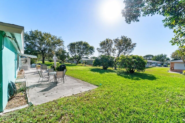 view of yard featuring a patio area