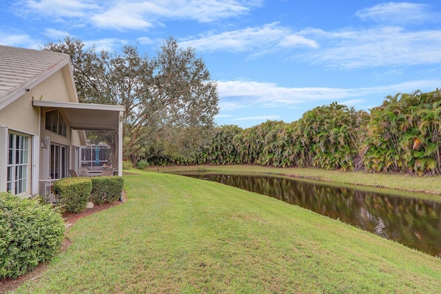 view of yard featuring a water view