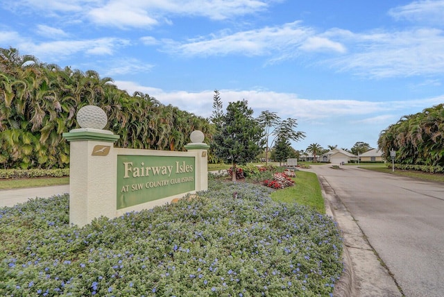 view of community / neighborhood sign