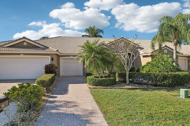 view of front of property featuring a front lawn and a garage