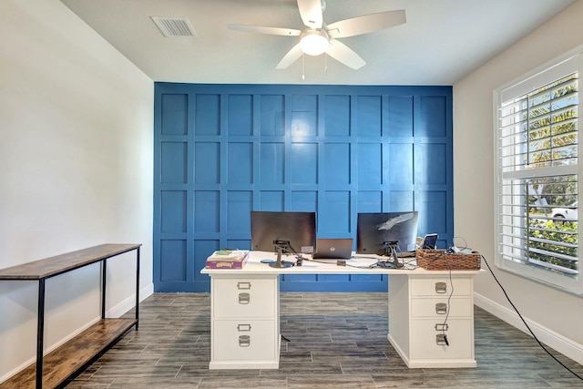 office area featuring ceiling fan and built in desk