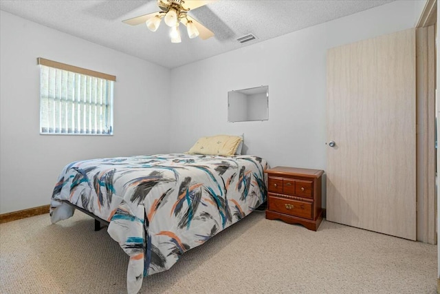 bedroom featuring ceiling fan and a textured ceiling