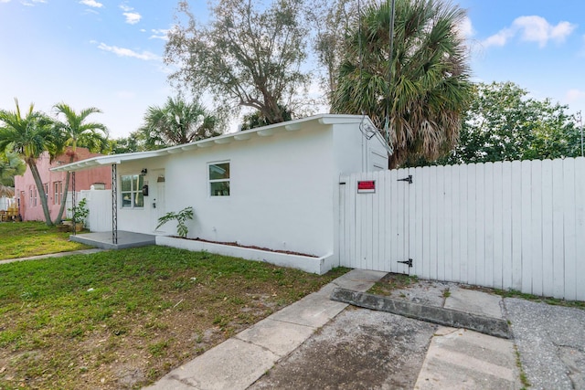 view of front of home with a front yard