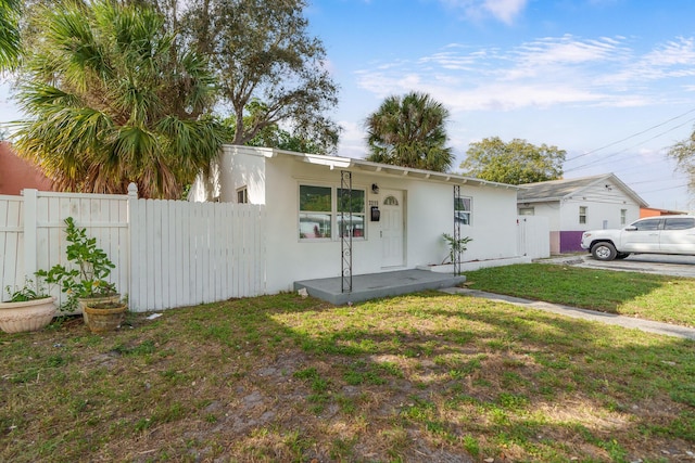 view of front of property with a front lawn