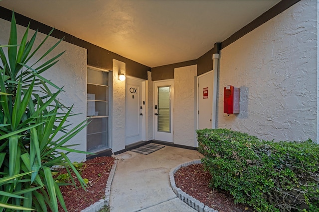 property entrance with covered porch