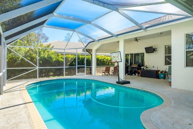 view of swimming pool with a lanai, a patio area, ceiling fan, and grilling area