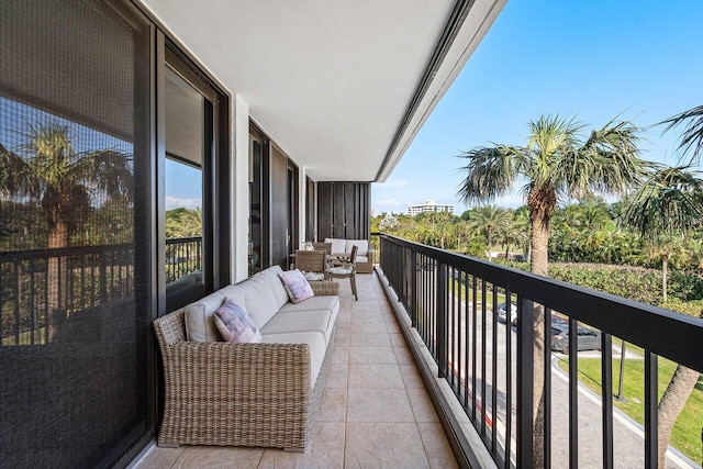 balcony featuring an outdoor hangout area