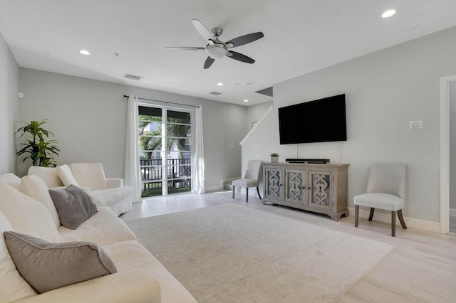 living room with light hardwood / wood-style floors and ceiling fan