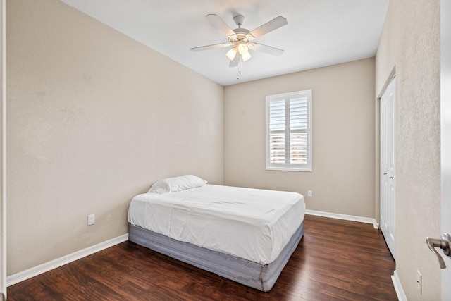 bedroom featuring dark wood-style floors, ceiling fan, and baseboards