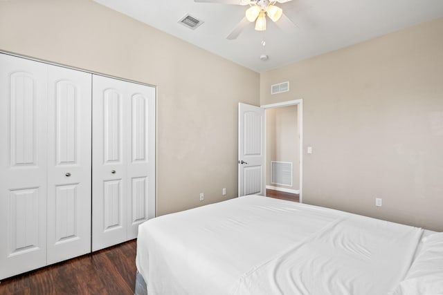 bedroom featuring dark wood-style floors, a closet, and visible vents