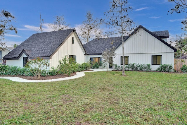 view of front facade with a front lawn