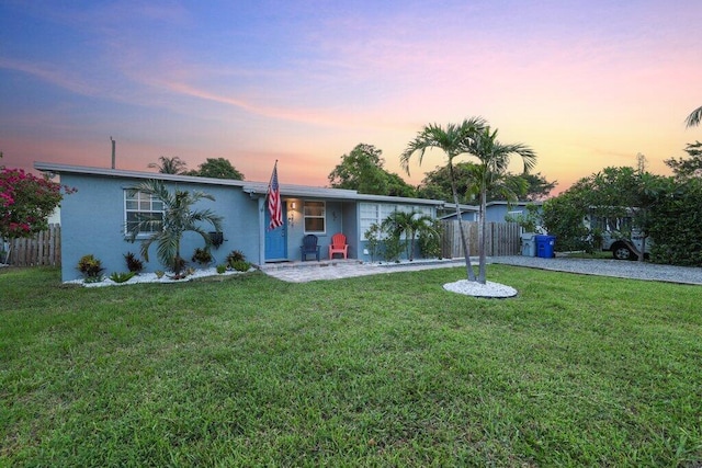 view of front of house featuring a yard