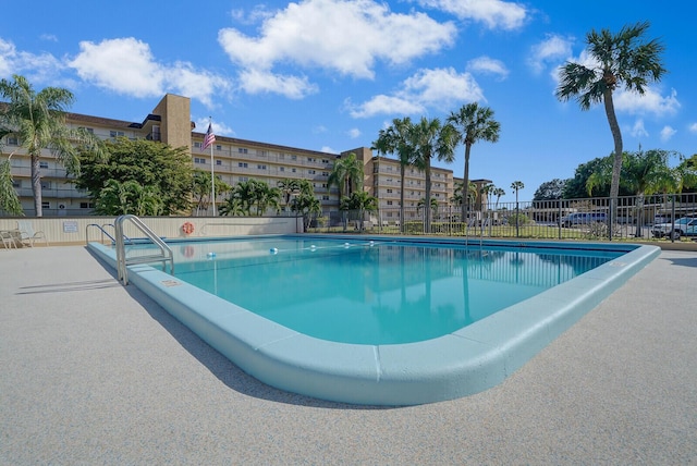 view of swimming pool