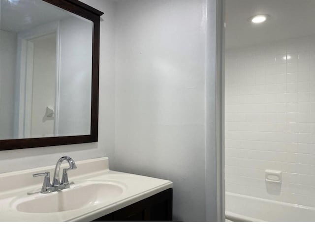 bathroom featuring vanity and tiled shower / bath combo