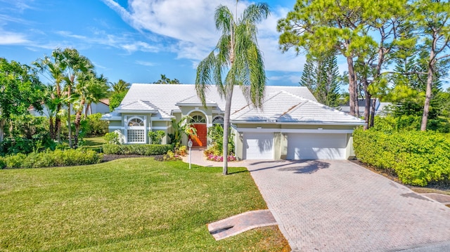 view of front of house featuring a front lawn and a garage