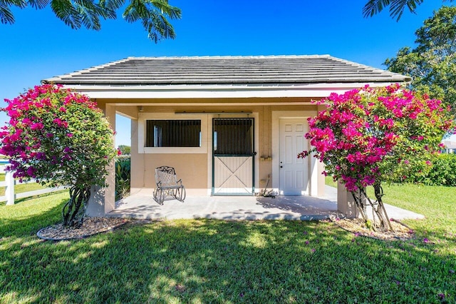 exterior space with a yard