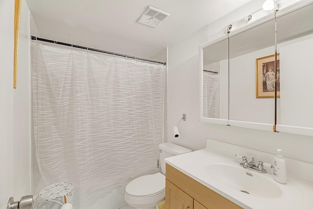 bathroom featuring a shower with shower curtain, vanity, and toilet