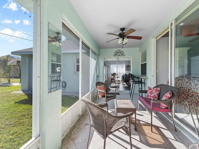 sunroom with ceiling fan