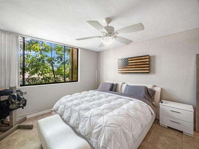 bedroom with ceiling fan