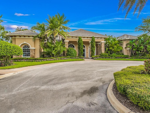 view of mediterranean / spanish-style house