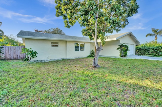 view of front of property featuring a front lawn and a garage