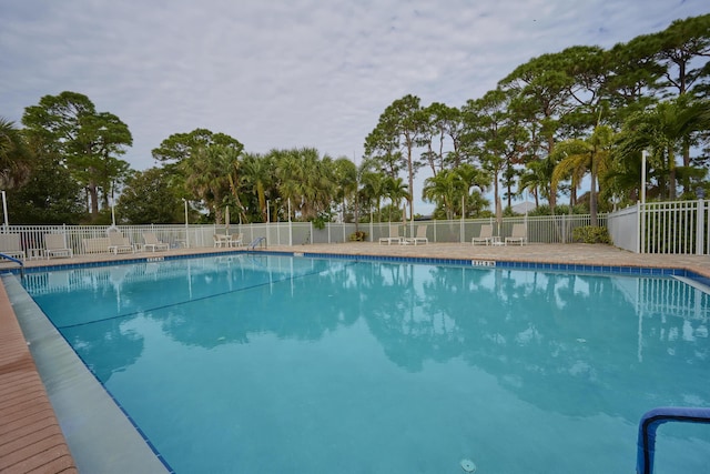 443 11th Sq SW, Vero Beach, FL 32962 - view of community pool