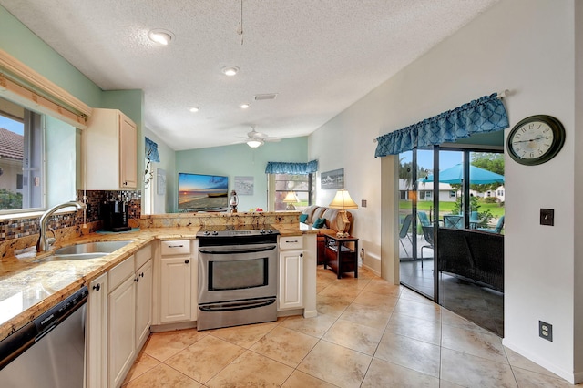 kitchen featuring kitchen peninsula, a textured ceiling, stainless steel appliances, ceiling fan, and sink