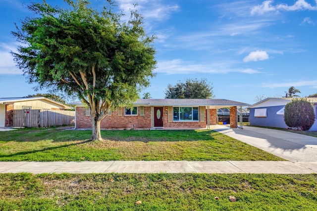 ranch-style home featuring a front lawn