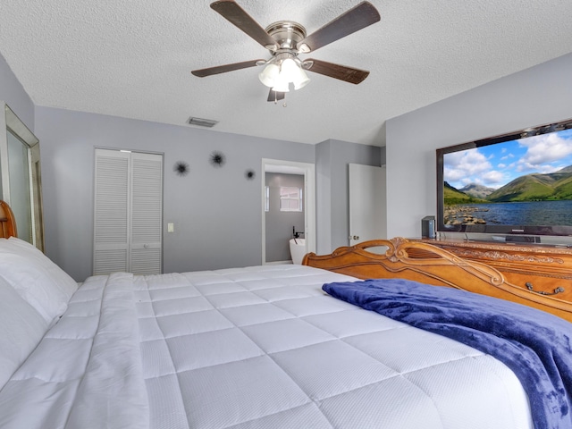 bedroom featuring ceiling fan, a closet, and a textured ceiling