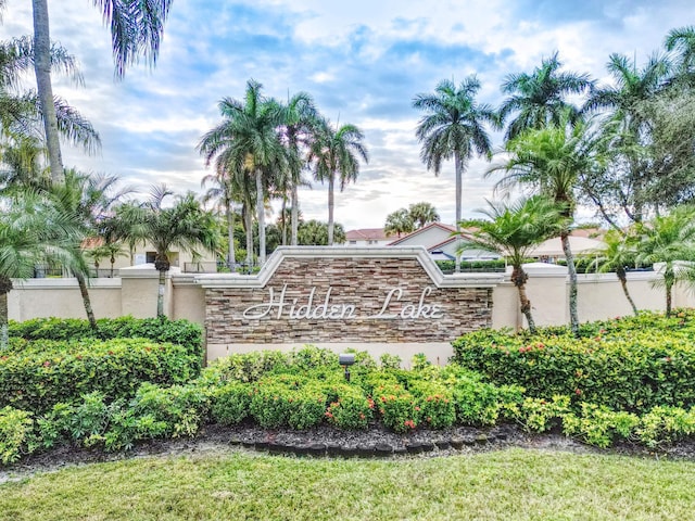 view of community / neighborhood sign