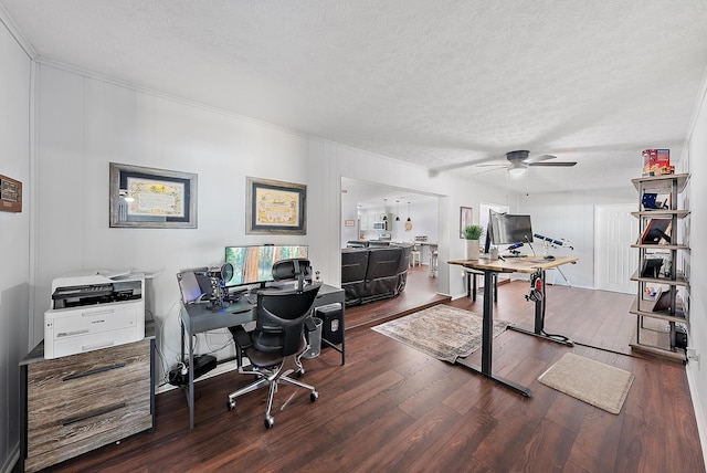 office area featuring dark wood-type flooring, ceiling fan, and a textured ceiling