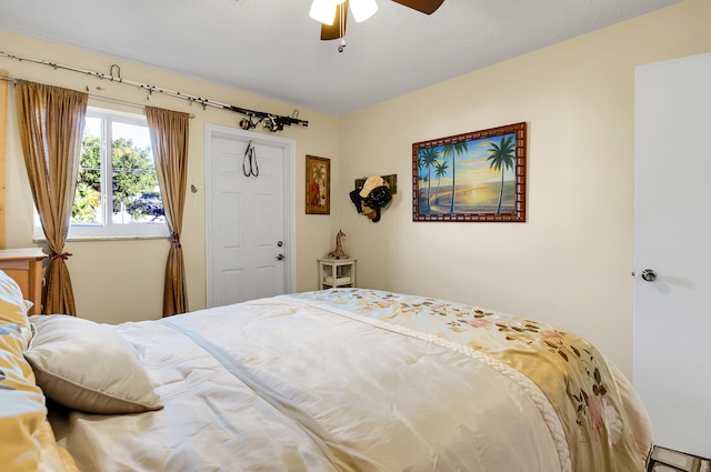 bedroom with ceiling fan