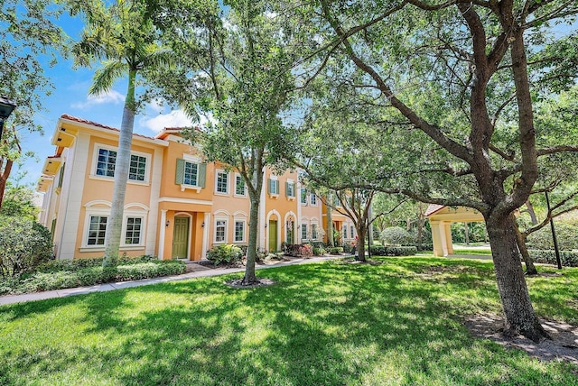 view of front of house featuring a front yard