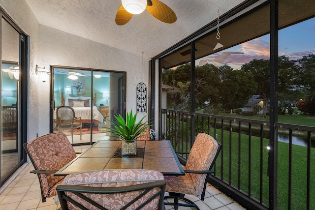 sunroom with vaulted ceiling