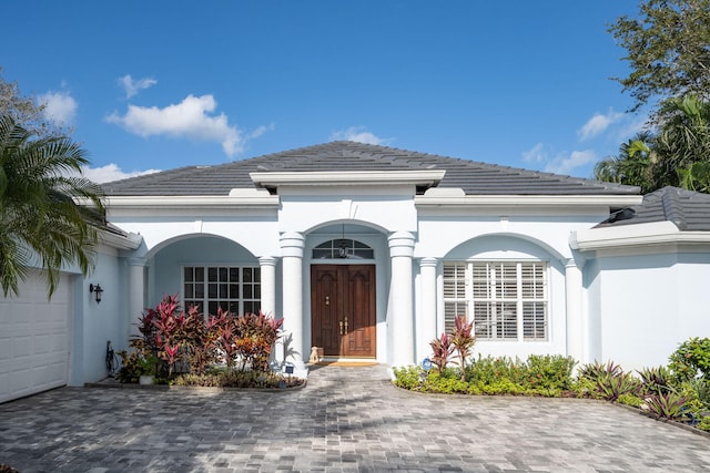 view of front of house featuring a garage